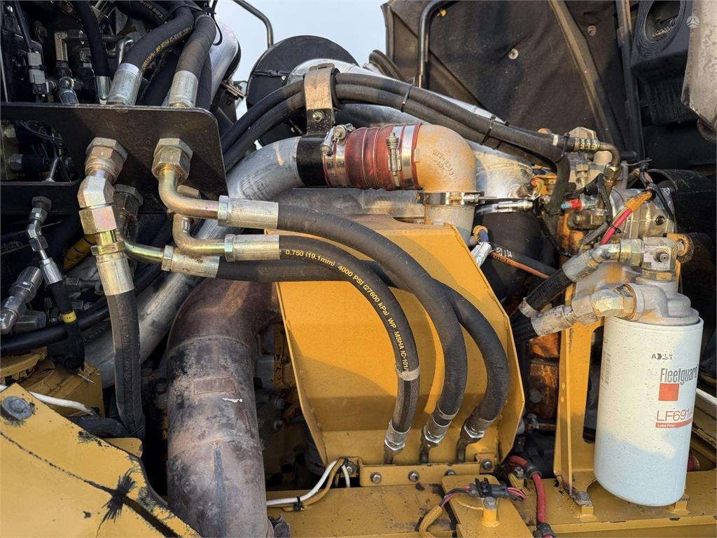Zglobni kiper CAT 730: slika 24