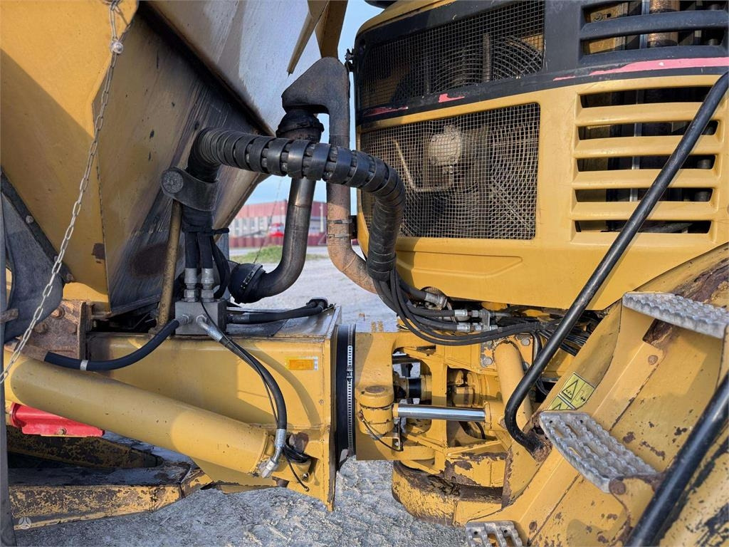Zglobni kiper CAT 730: slika 23