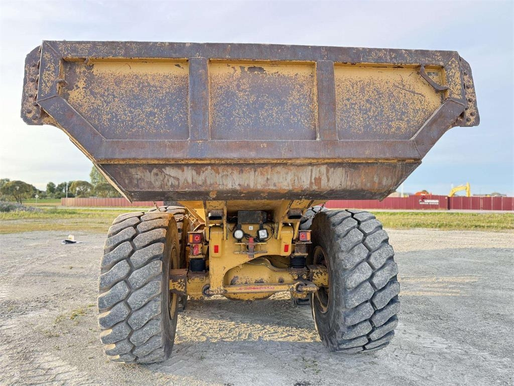 Zglobni kiper CAT 730: slika 10