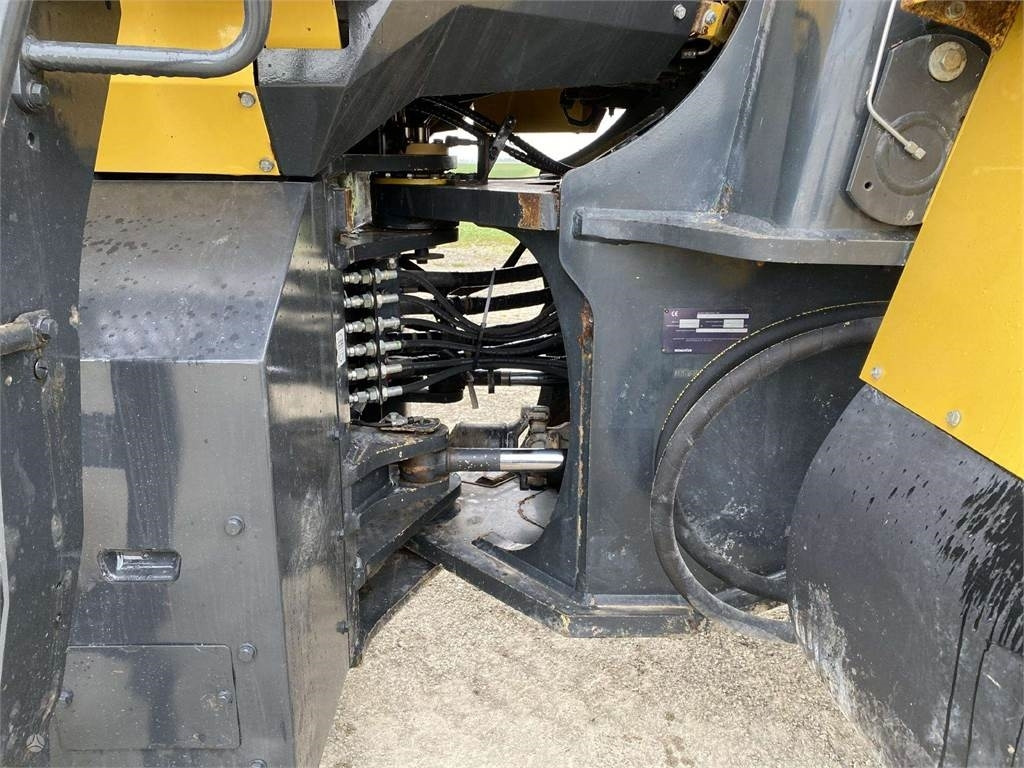 Utovarivač točkaš Komatsu WA 480-6: slika 19