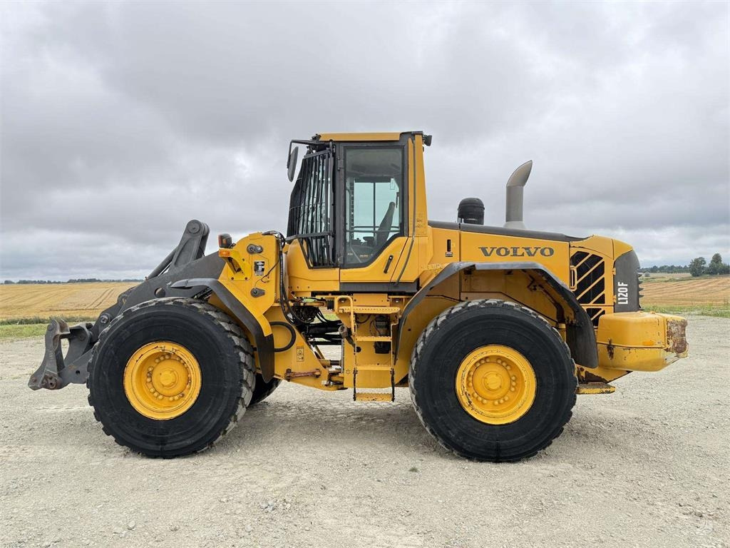 Volvo L 120 F , 4rd line , coupler - Utovarivač točkaš: slika 2 Volvo L 120 F , 4rd line , coupler - Utovarivač točkaš: slika 2
