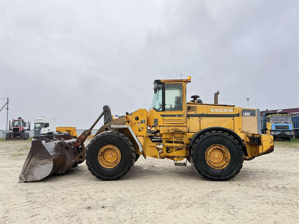 Volvo L180C quick coupler - Utovarivač točkaš: slika 2 Volvo L180C quick coupler - Utovarivač točkaš: slika 2