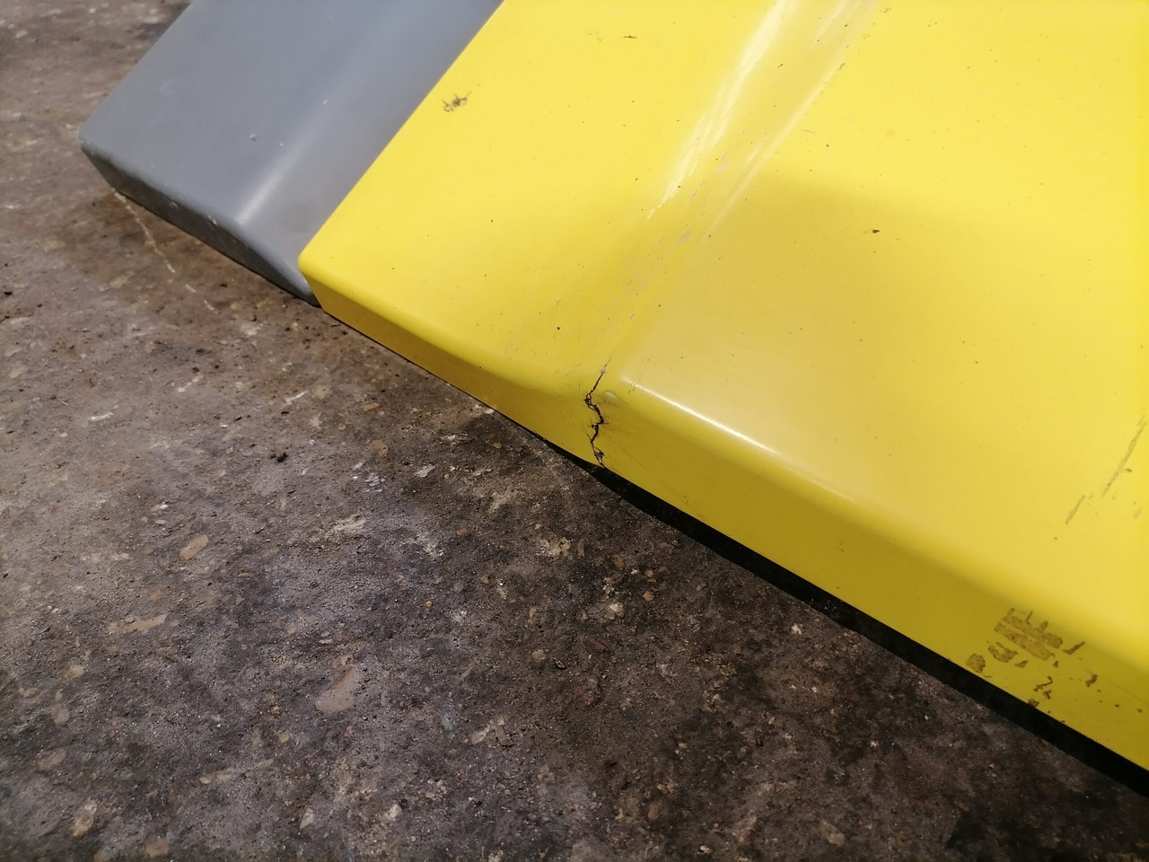 DAF DAF kabiini tuulesuunaja, vasak külg 1740449 - Aerodinamika/ Spojler za Kamion: slika 2 DAF DAF kabiini tuulesuunaja, vasak külg 1740449 - Aerodinamika/ Spojler za Kamion: slika 2