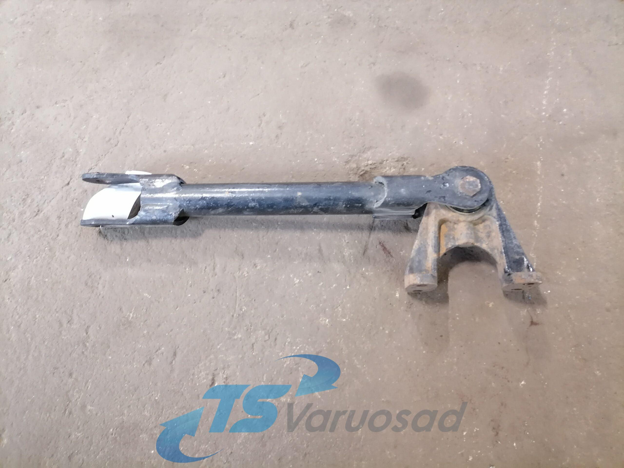 MAN Anti roll bar bracket 81437185118 - Balans štangla za Kamion: slika 1 MAN Anti roll bar bracket 81437185118 - Balans štangla za Kamion: slika 1