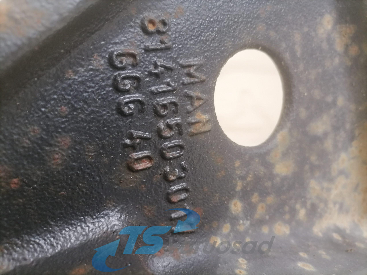 MAN Bummmmper bracket 81416503017 - Branik za Kamion: slika 2 MAN Bummmmper bracket 81416503017 - Branik za Kamion: slika 2