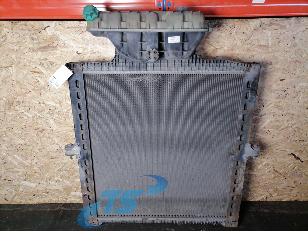MAN Cooling radiator 81061016477 - Radijator za Kamion: slika 2 MAN Cooling radiator 81061016477 - Radijator za Kamion: slika 2