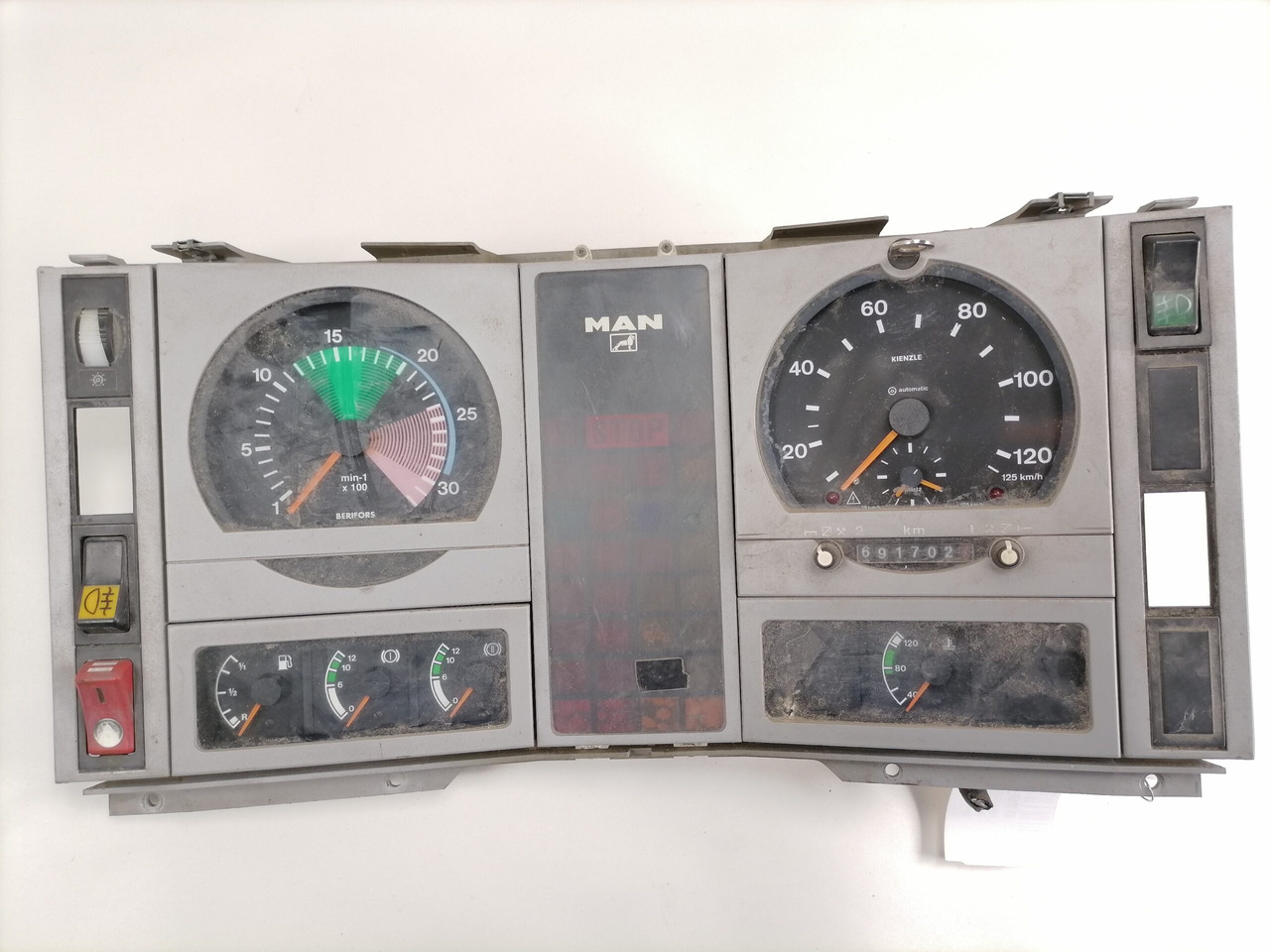 MAN Dashboard 81272026107 - Komandna tabla za Kamion: slika 2 MAN Dashboard 81272026107 - Komandna tabla za Kamion: slika 2