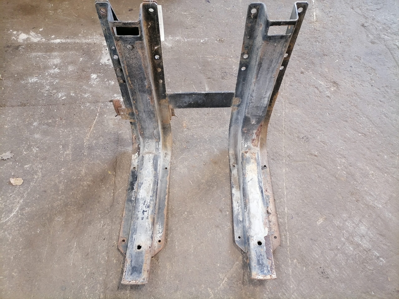 MAN Fuel tank bracket 81418015492 - Rezervoar za gorivo za Kamion: slika 2 MAN Fuel tank bracket 81418015492 - Rezervoar za gorivo za Kamion: slika 2