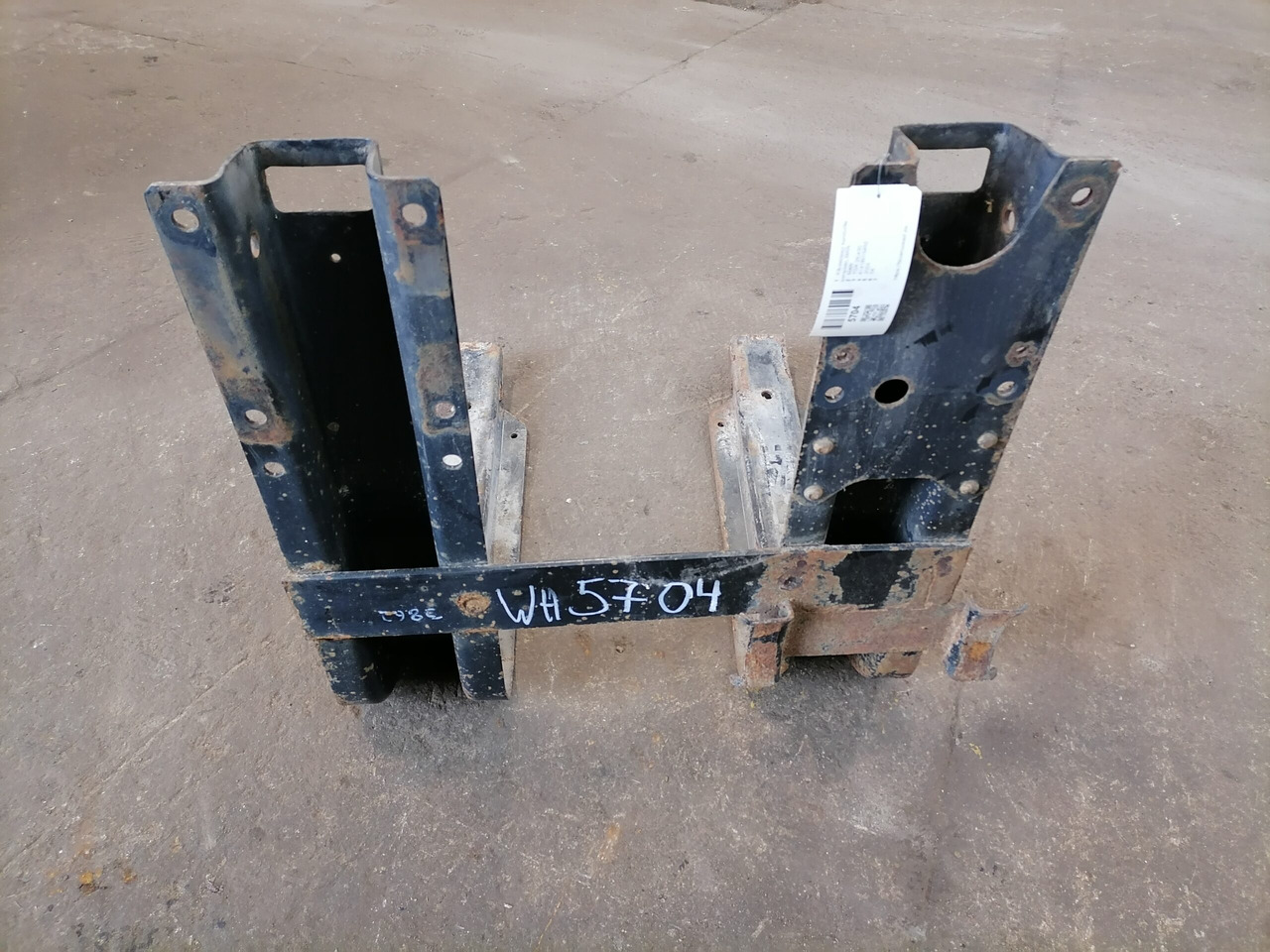 MAN Fuel tank bracket 81418015492 - Rezervoar za gorivo za Kamion: slika 3 MAN Fuel tank bracket 81418015492 - Rezervoar za gorivo za Kamion: slika 3