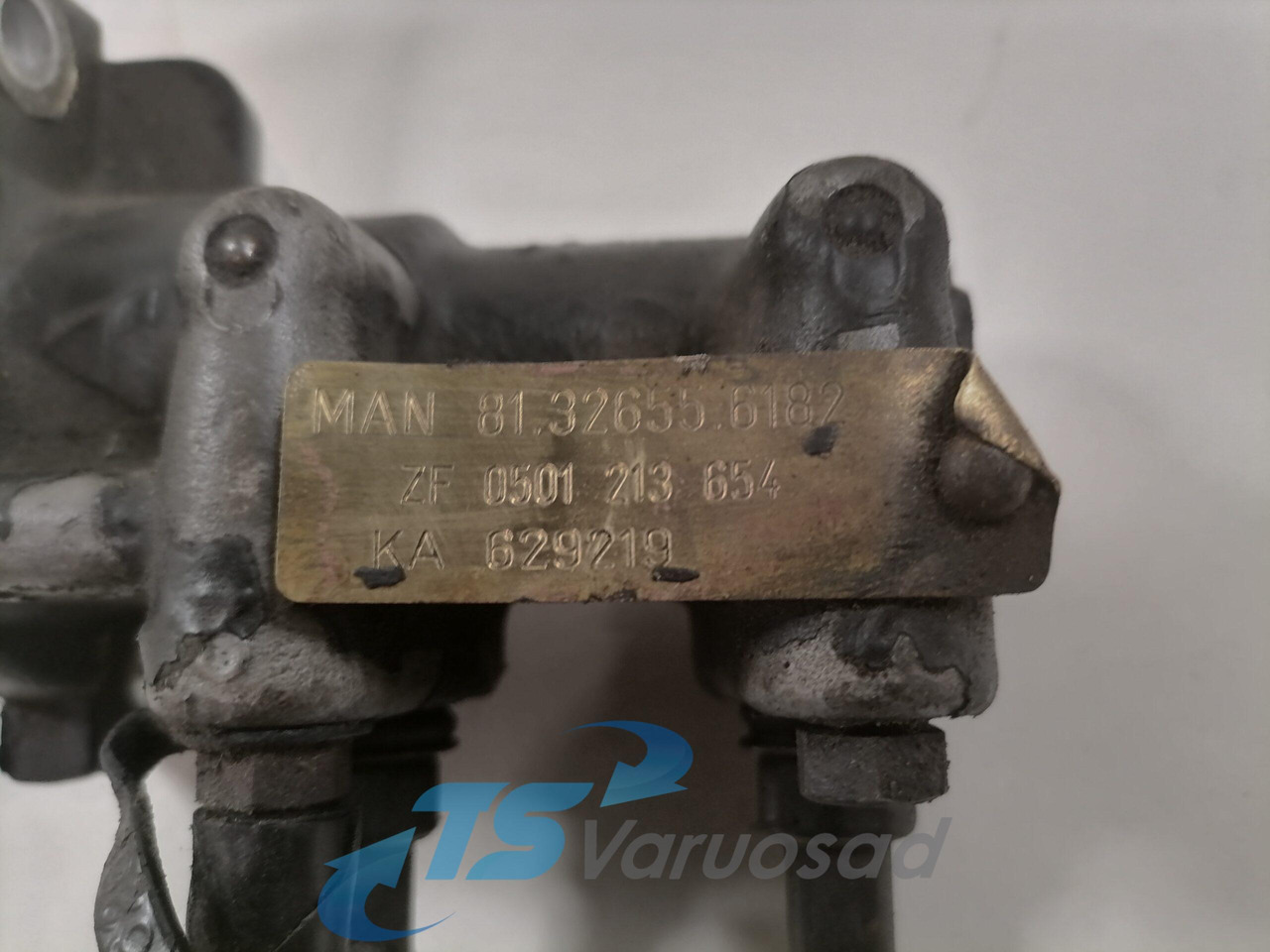 MAN Gear control 81326556182 - Menjač i delovi za Kamion: slika 4 MAN Gear control 81326556182 - Menjač i delovi za Kamion: slika 4