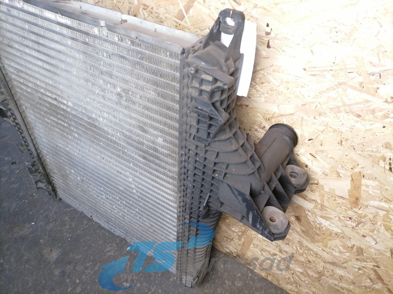 MAN Intercooler radiator 81061006556 - Hladnjak za Kamion: slika 3 MAN Intercooler radiator 81061006556 - Hladnjak za Kamion: slika 3