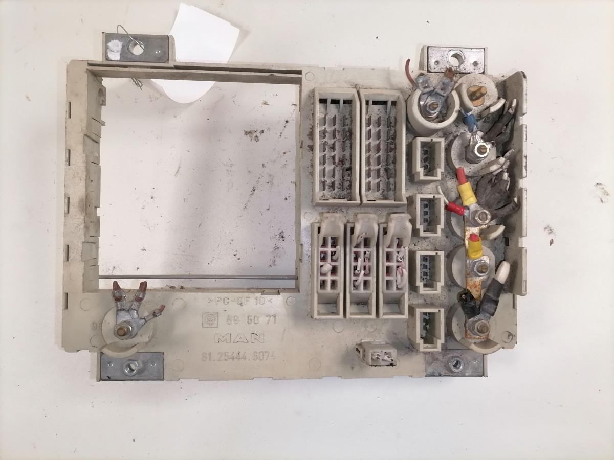 MAN Kaitsmepaneel 81254446074 - Osigurač za Kamion: slika 4 MAN Kaitsmepaneel 81254446074 - Osigurač za Kamion: slika 4