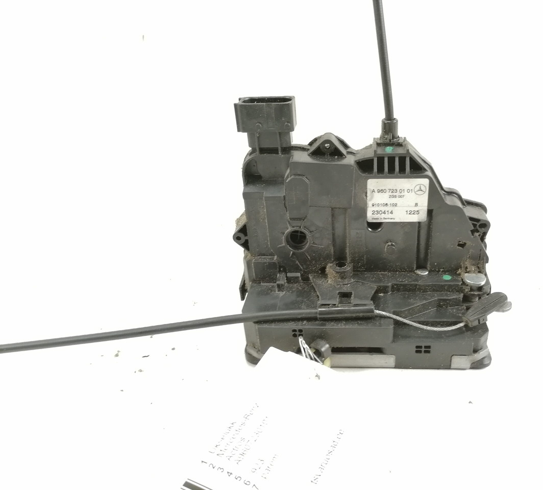 Mercedes-Benz Door lock A9607230101 - Vrata i delovi za Kamion: slika 2 Mercedes-Benz Door lock A9607230101 - Vrata i delovi za Kamion: slika 2