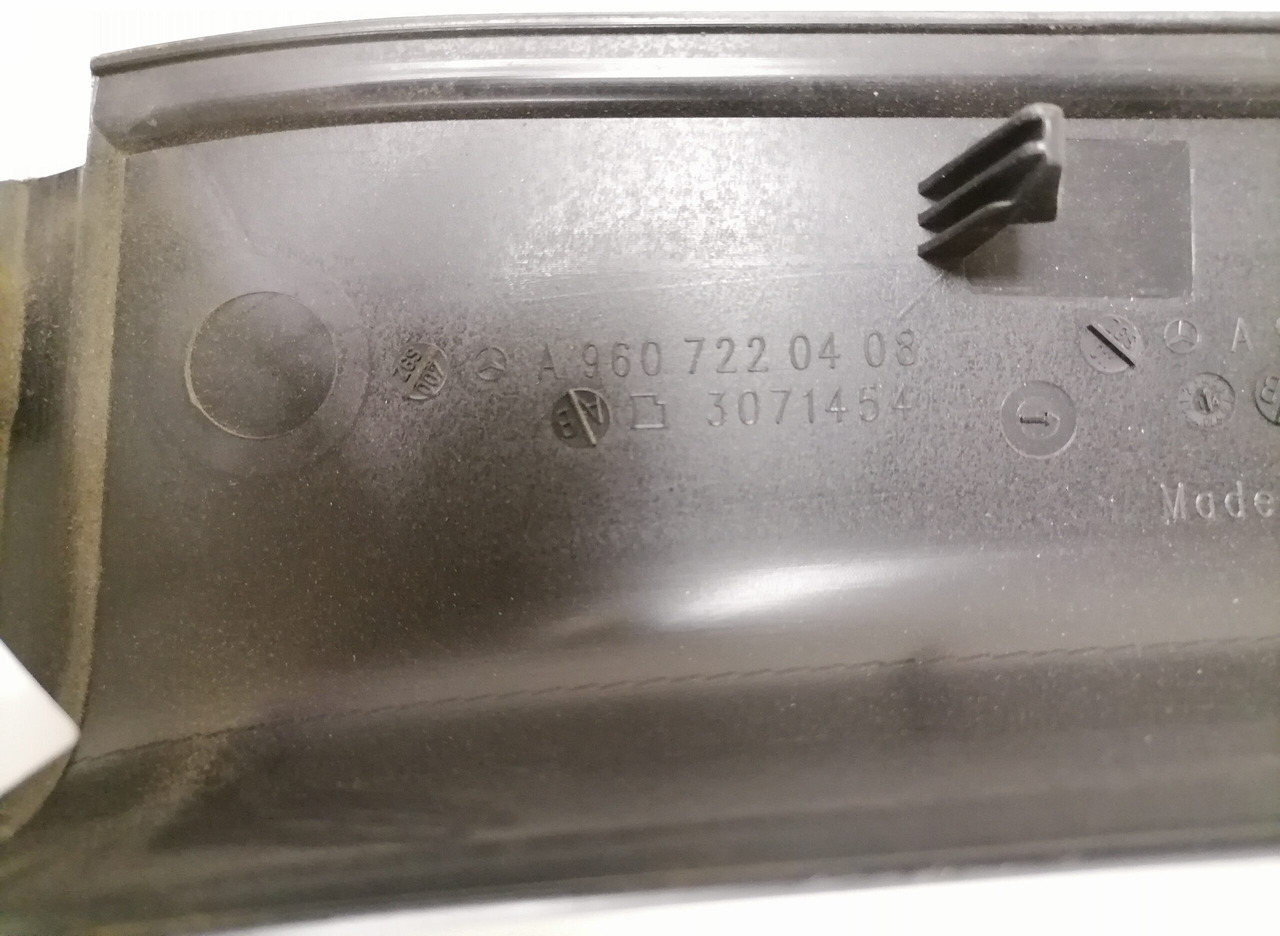 Mercedes-Benz Salongi plastik A9607220108 - Univerzalni deo za Kamion: slika 3 Mercedes-Benz Salongi plastik A9607220108 - Univerzalni deo za Kamion: slika 3