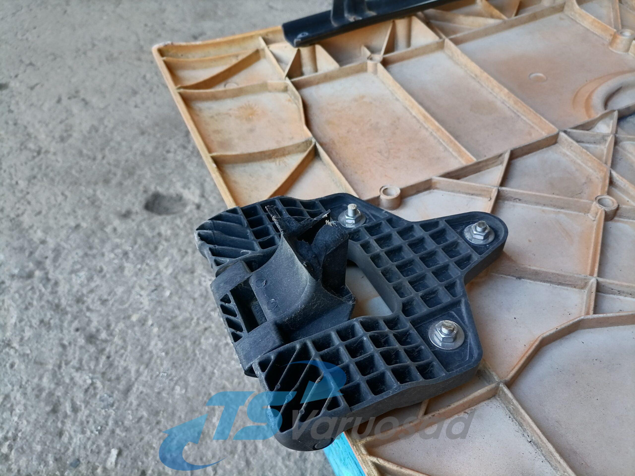 Renault Iluvõre 5010301618 - Rešetka za Kamion: slika 5 Renault Iluvõre 5010301618 - Rešetka za Kamion: slika 5