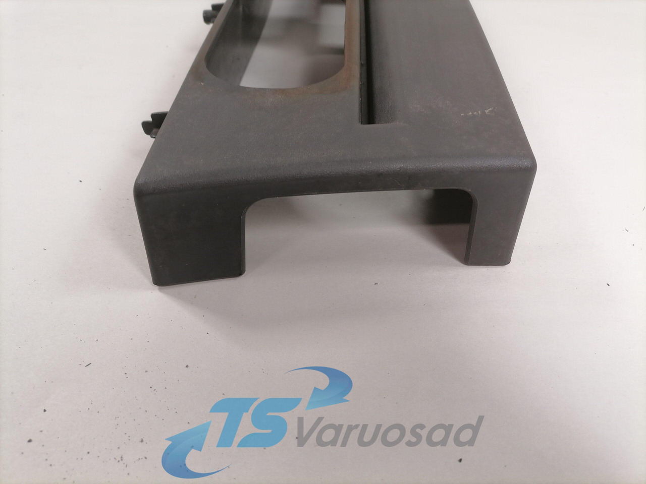 Scania Astmelaua plastik kate, keskmine parem 1501343 - Prag za Kamion: slika 3 Scania Astmelaua plastik kate, keskmine parem 1501343 - Prag za Kamion: slika 3