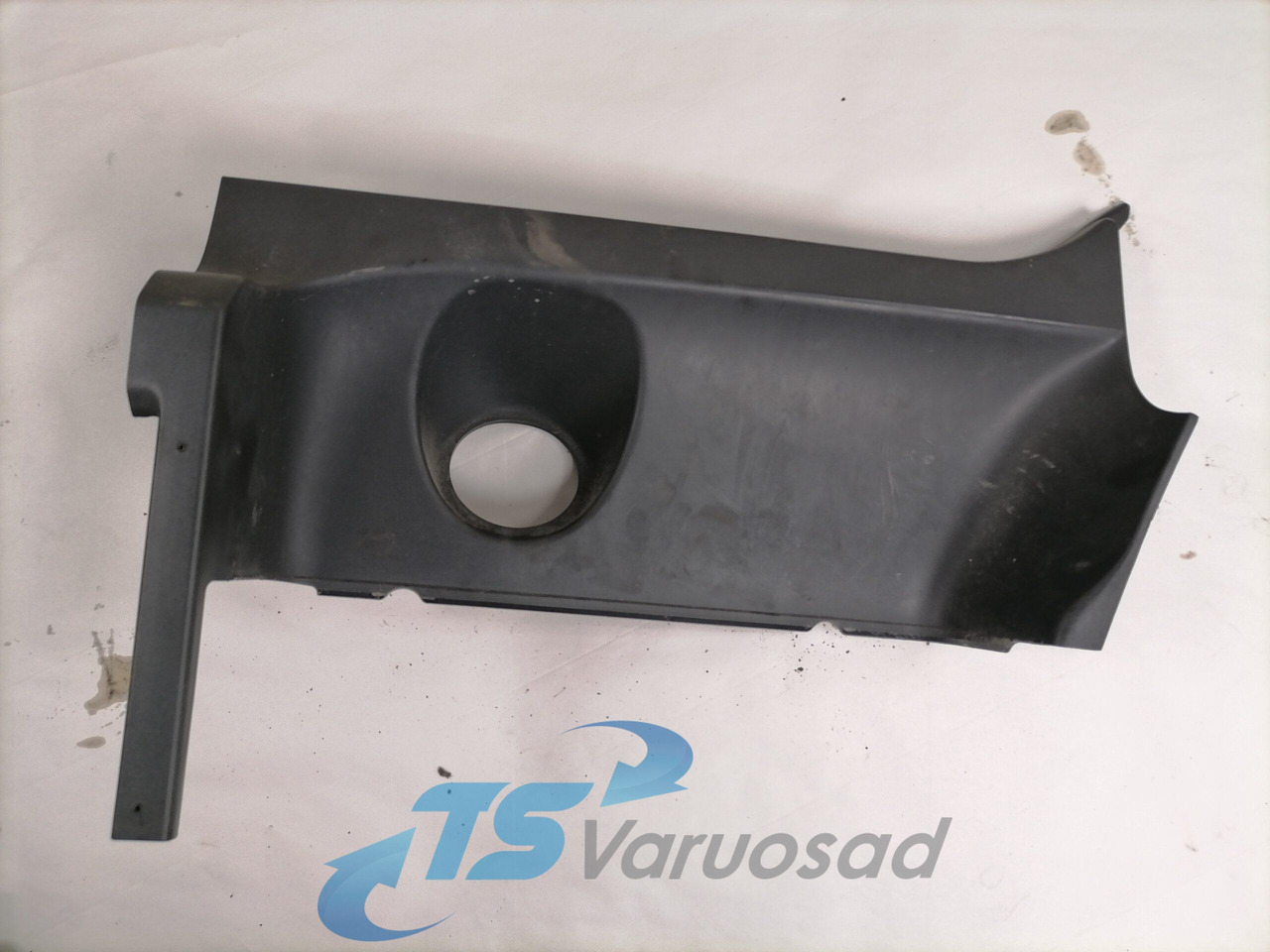 Scania Astmelaua plastik kate, ülemine vasak 1442655 - Prag za Kamion: slika 1 Scania Astmelaua plastik kate, ülemine vasak 1442655 - Prag za Kamion: slika 1