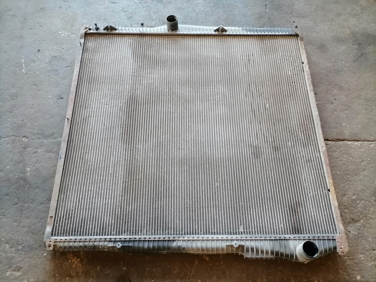 Scania Cooling radiator 1781365 - Radijator za Kamion: slika 2 Scania Cooling radiator 1781365 - Radijator za Kamion: slika 2