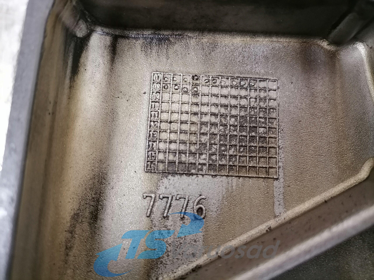 Scania Engine front cover 1892679 - Motor i delovi za Kamion: slika 4 Scania Engine front cover 1892679 - Motor i delovi za Kamion: slika 4