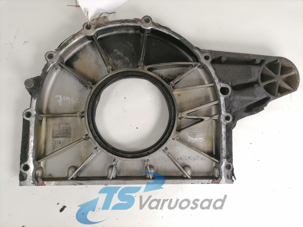 Scania Engine front cover 1892679 - Motor i delovi za Kamion: slika 2 Scania Engine front cover 1892679 - Motor i delovi za Kamion: slika 2