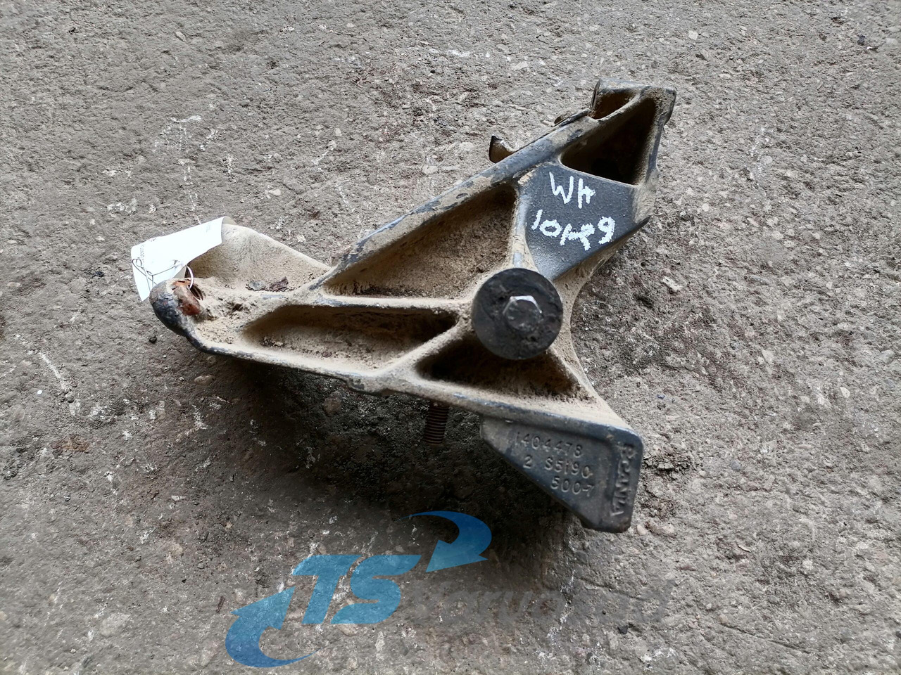 Scania Front bumper carrier 1404478 - Branik za Kamion: slika 1 Scania Front bumper carrier 1404478 - Branik za Kamion: slika 1