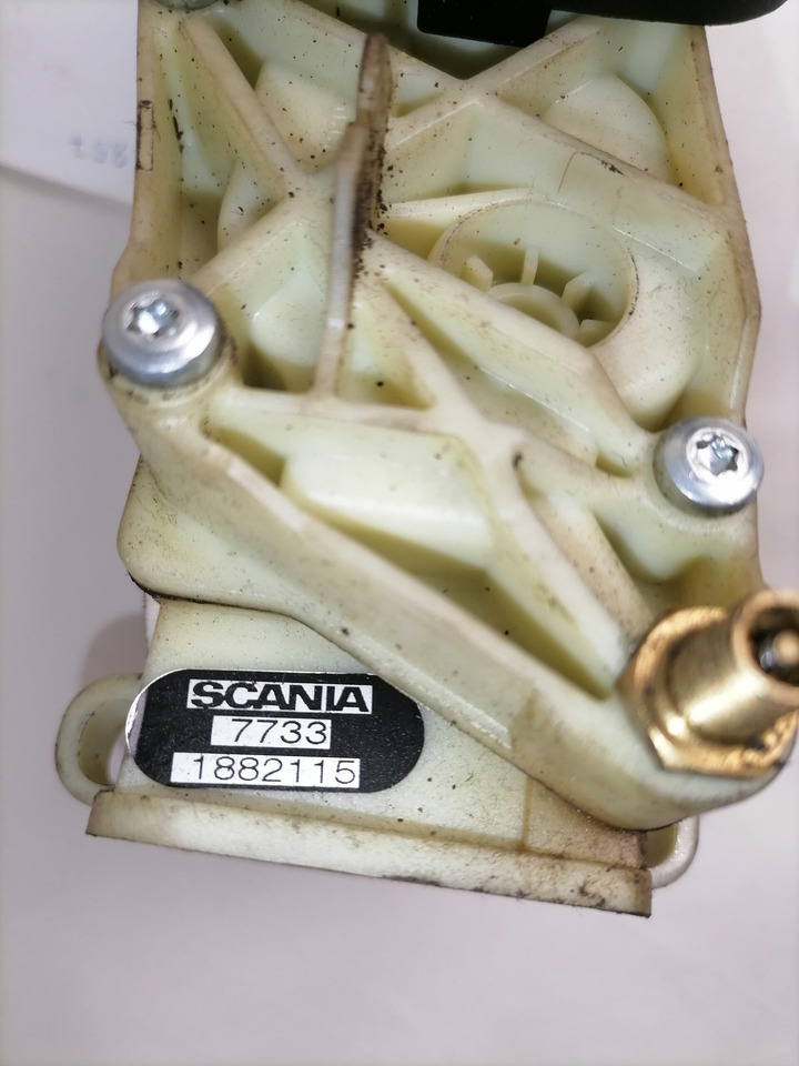 Scania Handbrake control lever 1882115 - Univerzalni deo za Kamion: slika 5 Scania Handbrake control lever 1882115 - Univerzalni deo za Kamion: slika 5