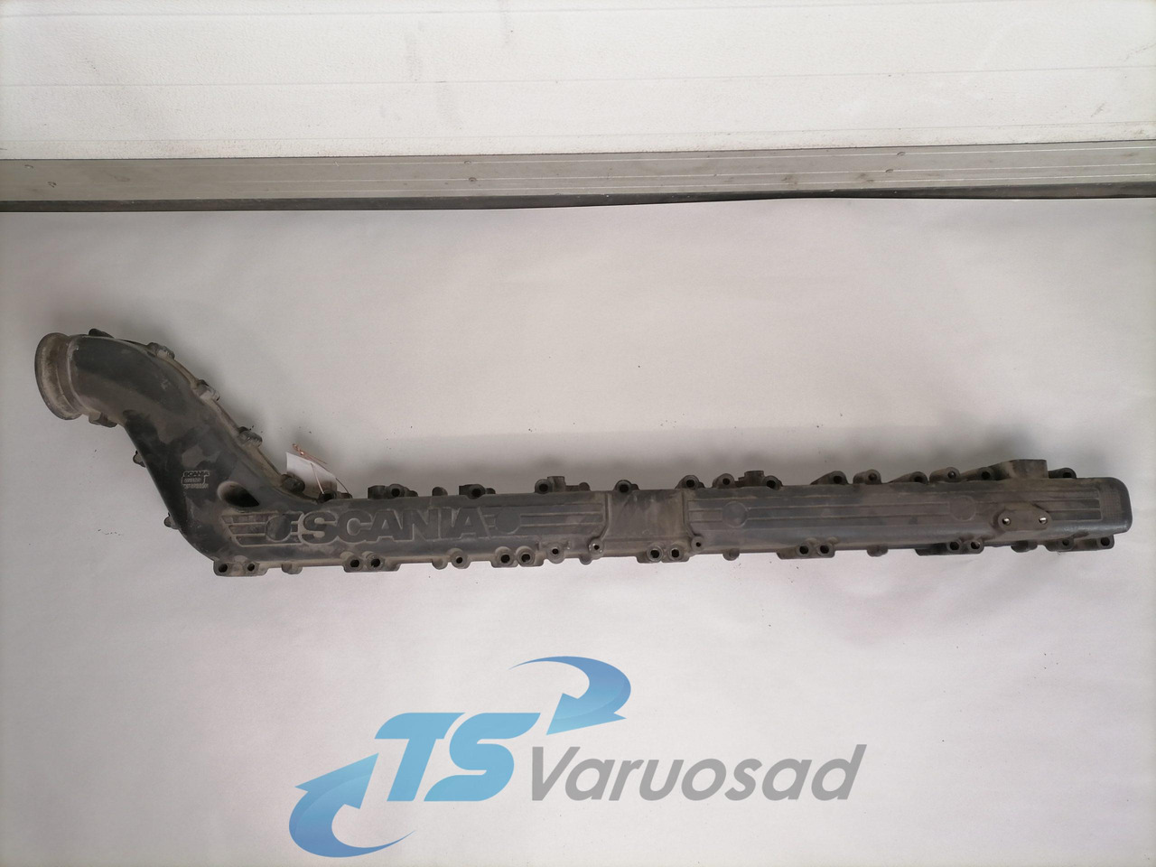 Scania Intake mainfold 1893329 - Usisna grana za Kamion: slika 1 Scania Intake mainfold 1893329 - Usisna grana za Kamion: slika 1
