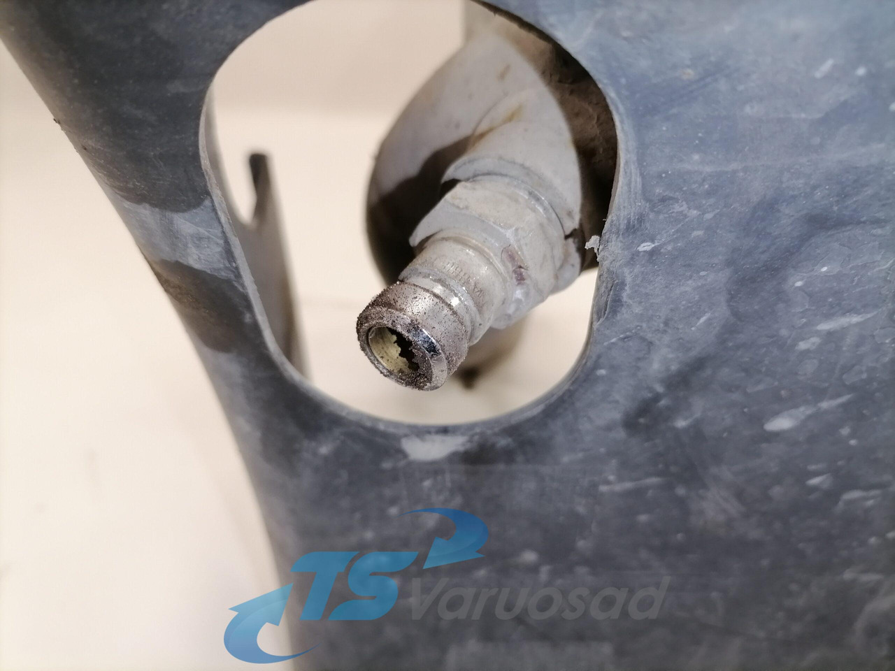 Scania Jahutusvedeliku toru, retarder 1856589 - Sistem za hlađenje za Kamion: slika 4 Scania Jahutusvedeliku toru, retarder 1856589 - Sistem za hlađenje za Kamion: slika 4