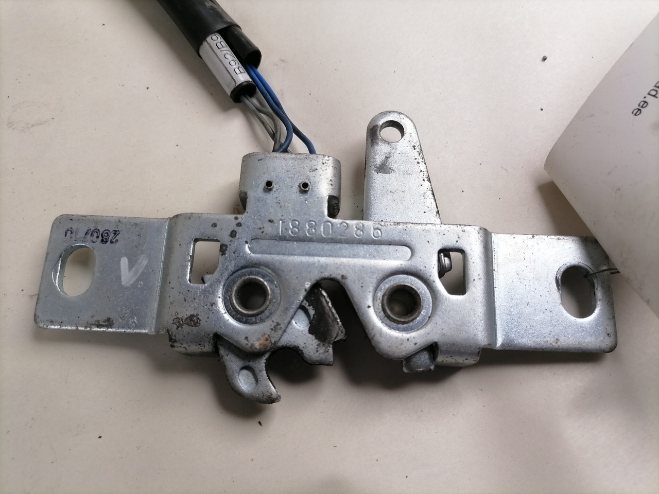 Scania Kabiini küljeluugi lukusti 1880286 - Univerzalni deo za Kamion: slika 3 Scania Kabiini küljeluugi lukusti 1880286 - Univerzalni deo za Kamion: slika 3