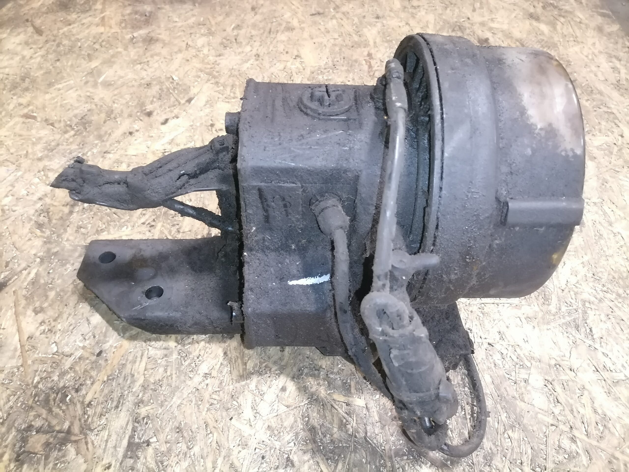 Scania Keskmäärde pump 1752505 - Univerzalni deo za Kamion: slika 4 Scania Keskmäärde pump 1752505 - Univerzalni deo za Kamion: slika 4