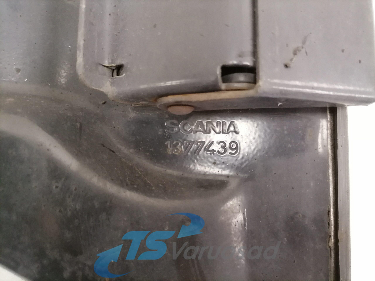 Scania Mudguard bracket 1377439 - Univerzalni deo za Kamion: slika 3 Scania Mudguard bracket 1377439 - Univerzalni deo za Kamion: slika 3