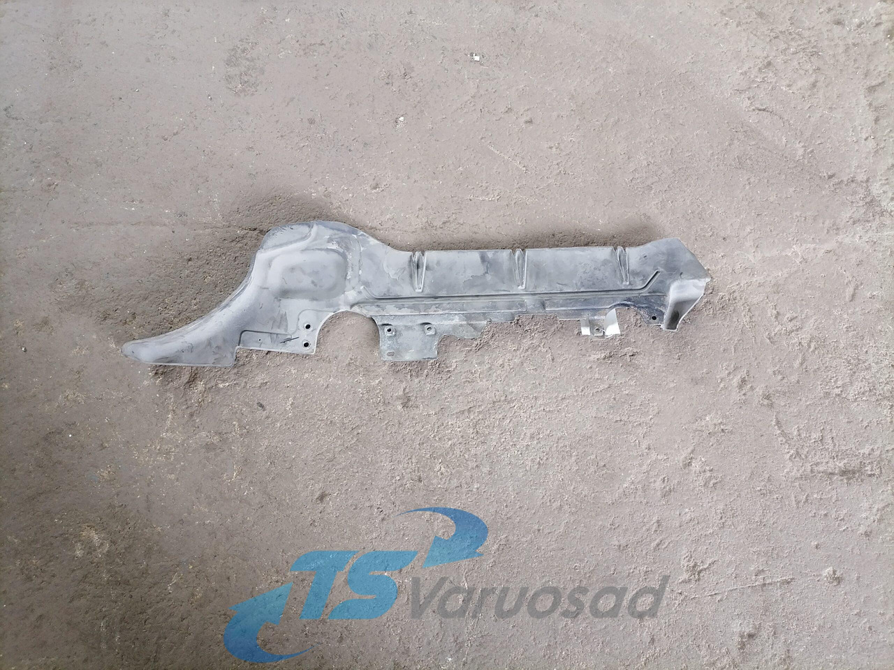 Scania Radiaatori pealne kate 2070728 - Univerzalni deo za Kamion: slika 2 Scania Radiaatori pealne kate 2070728 - Univerzalni deo za Kamion: slika 2