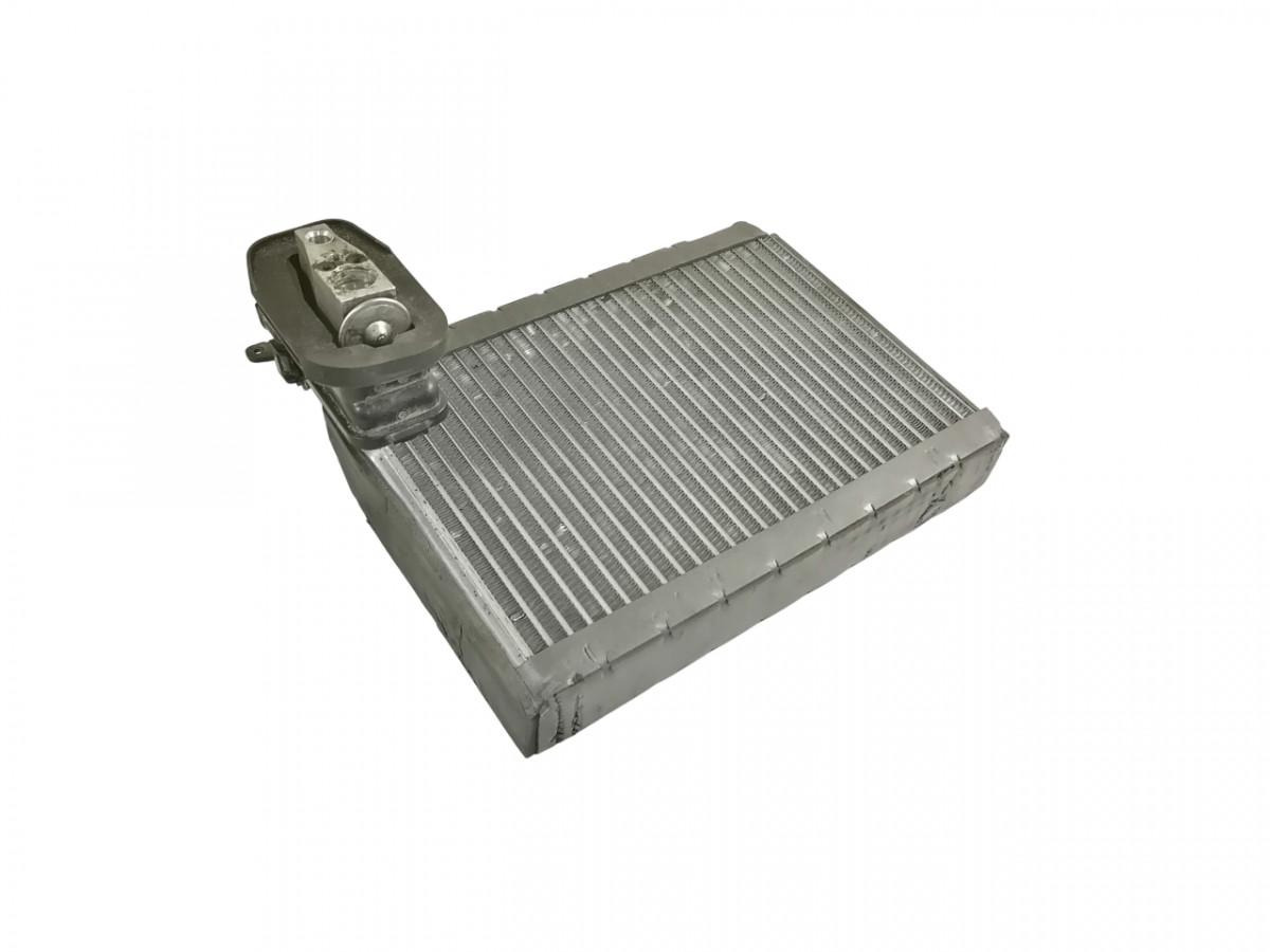 Scania Salongi kliima radiaator 2879041 - Univerzalni deo za Kamion: slika 1 Scania Salongi kliima radiaator 2879041 - Univerzalni deo za Kamion: slika 1