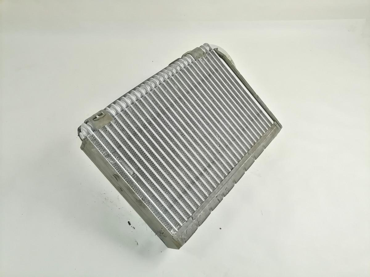 Scania Salongi kliima radiaator 2879041 - Univerzalni deo za Kamion: slika 3 Scania Salongi kliima radiaator 2879041 - Univerzalni deo za Kamion: slika 3