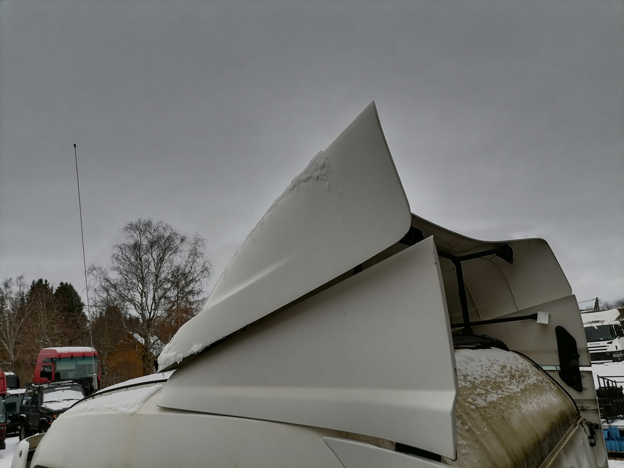 Scania Scania cab wind deflector, roof 1757973 - Aerodinamika/ Spojler za Kamion: slika 4 Scania Scania cab wind deflector, roof 1757973 - Aerodinamika/ Spojler za Kamion: slika 4