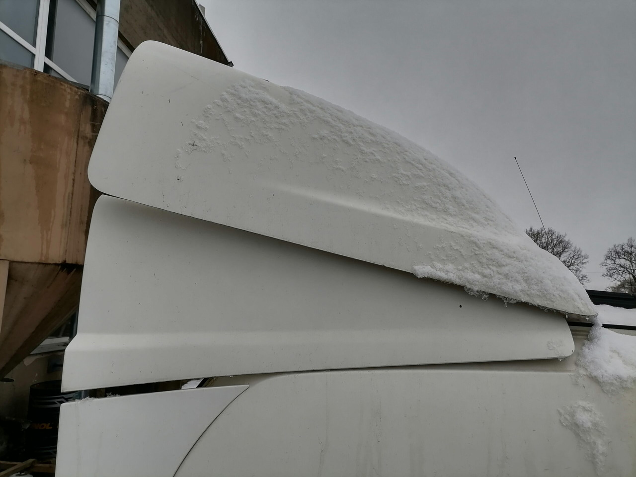 Scania Scania cab wind deflector, roof 1757973 - Aerodinamika/ Spojler za Kamion: slika 3 Scania Scania cab wind deflector, roof 1757973 - Aerodinamika/ Spojler za Kamion: slika 3