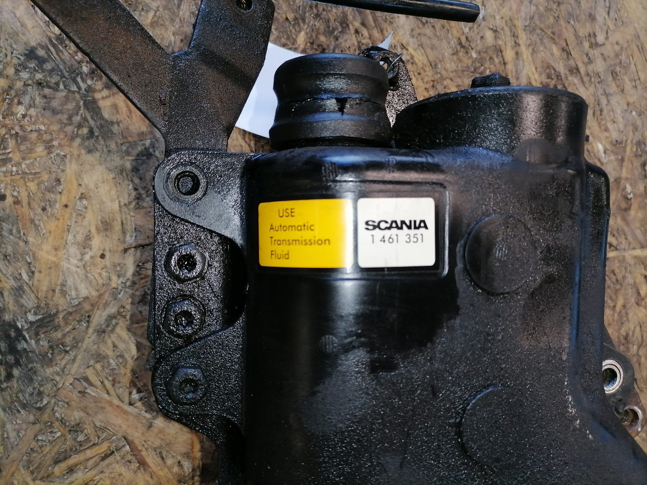 Scania Scania steering oil tank 1461351 - Servo crevo za Kamion: slika 4 Scania Scania steering oil tank 1461351 - Servo crevo za Kamion: slika 4