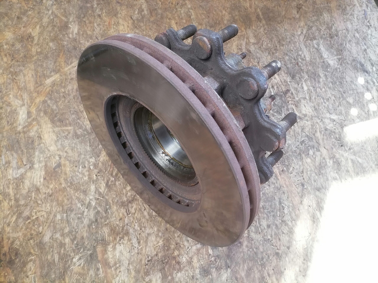 Scania Wheel hub 2290542 - Univerzalni deo za Kamion: slika 2 Scania Wheel hub 2290542 - Univerzalni deo za Kamion: slika 2