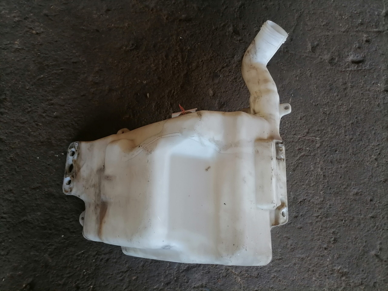Scania Windscreen washer fluid tank 1854255 - Brisač za Kamion: slika 4 Scania Windscreen washer fluid tank 1854255 - Brisač za Kamion: slika 4