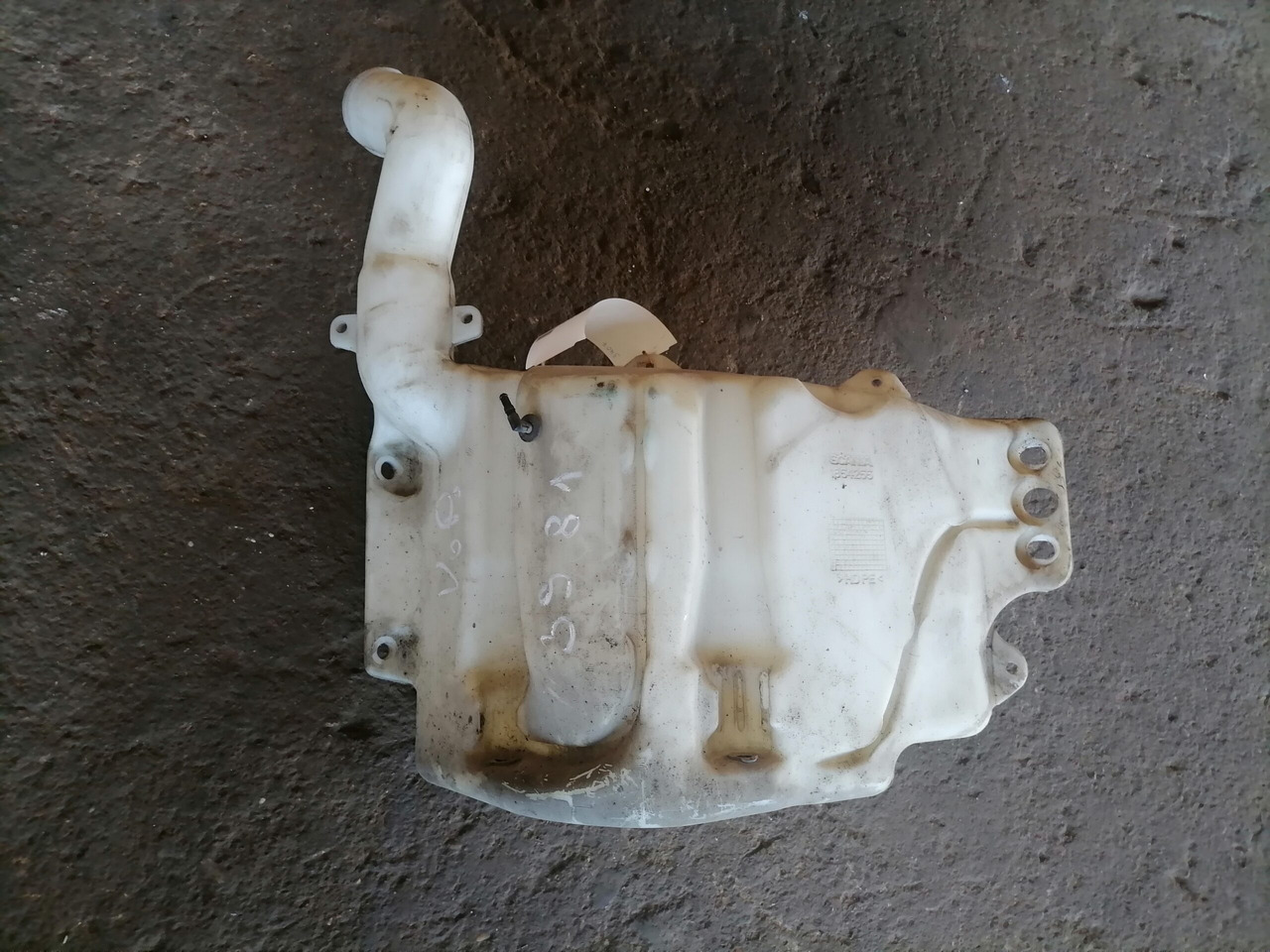 Scania Windscreen washer fluid tank 1854255 - Brisač za Kamion: slika 2 Scania Windscreen washer fluid tank 1854255 - Brisač za Kamion: slika 2