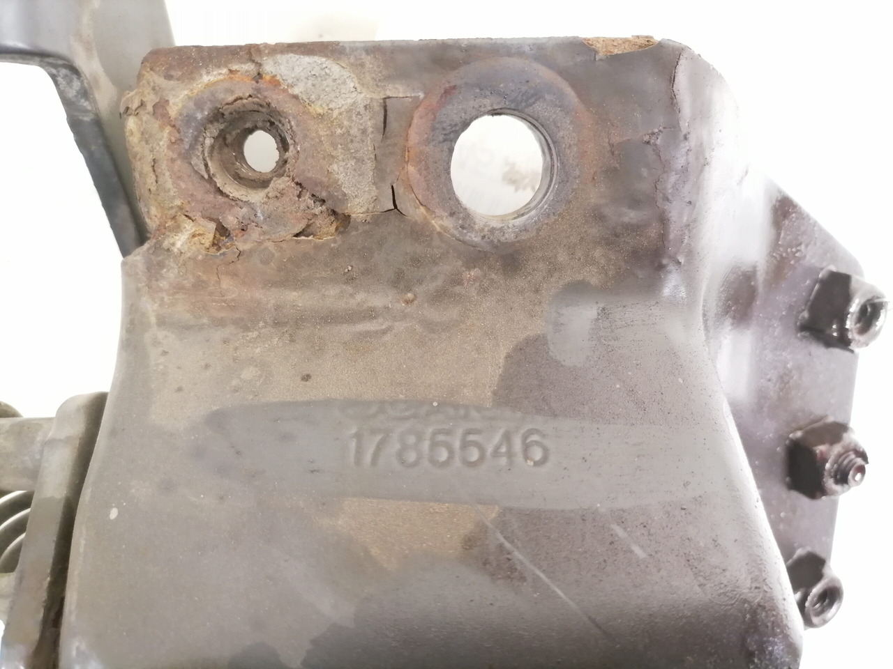 Scania lower grille carrier hinge 1785546 - Rešetka za Kamion: slika 3 Scania lower grille carrier hinge 1785546 - Rešetka za Kamion: slika 3