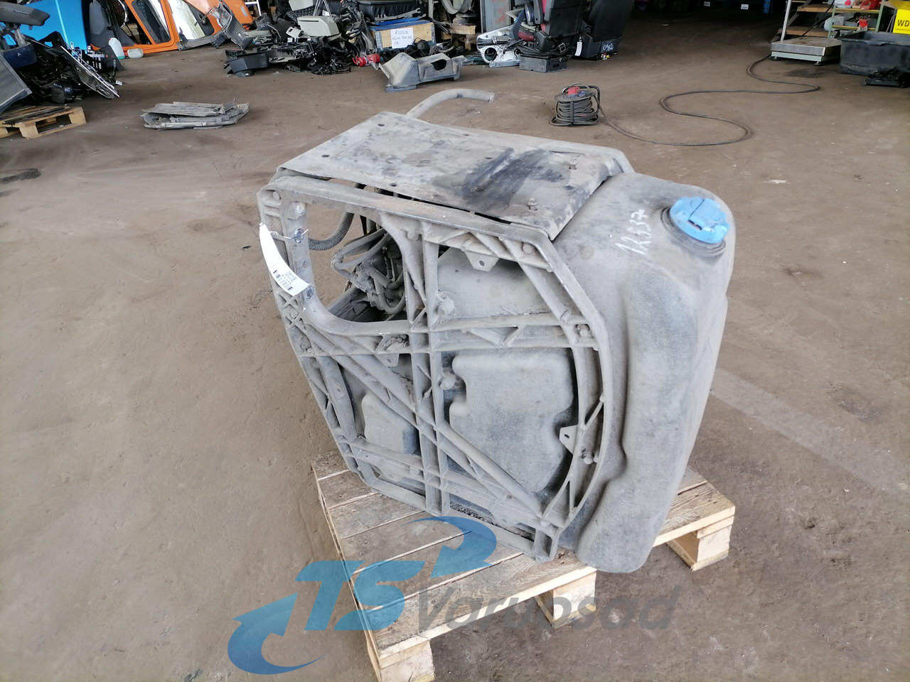 Volvo Ad Blue tank 21645367 - Obrada goriva/ Dostava goriva za Kamion: slika 2 Volvo Ad Blue tank 21645367 - Obrada goriva/ Dostava goriva za Kamion: slika 2