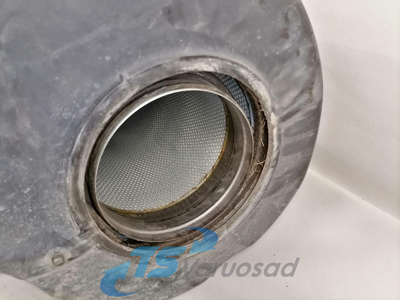 Volvo Air filter housing 3979505 - Sistem za usis vazduha za Kamion: slika 4 Volvo Air filter housing 3979505 - Sistem za usis vazduha za Kamion: slika 4