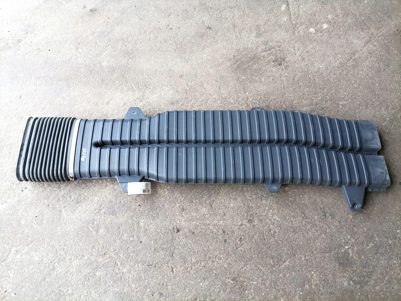 Volvo Air intake 21122123 - Sistem za usis vazduha za Kamion: slika 3 Volvo Air intake 21122123 - Sistem za usis vazduha za Kamion: slika 3