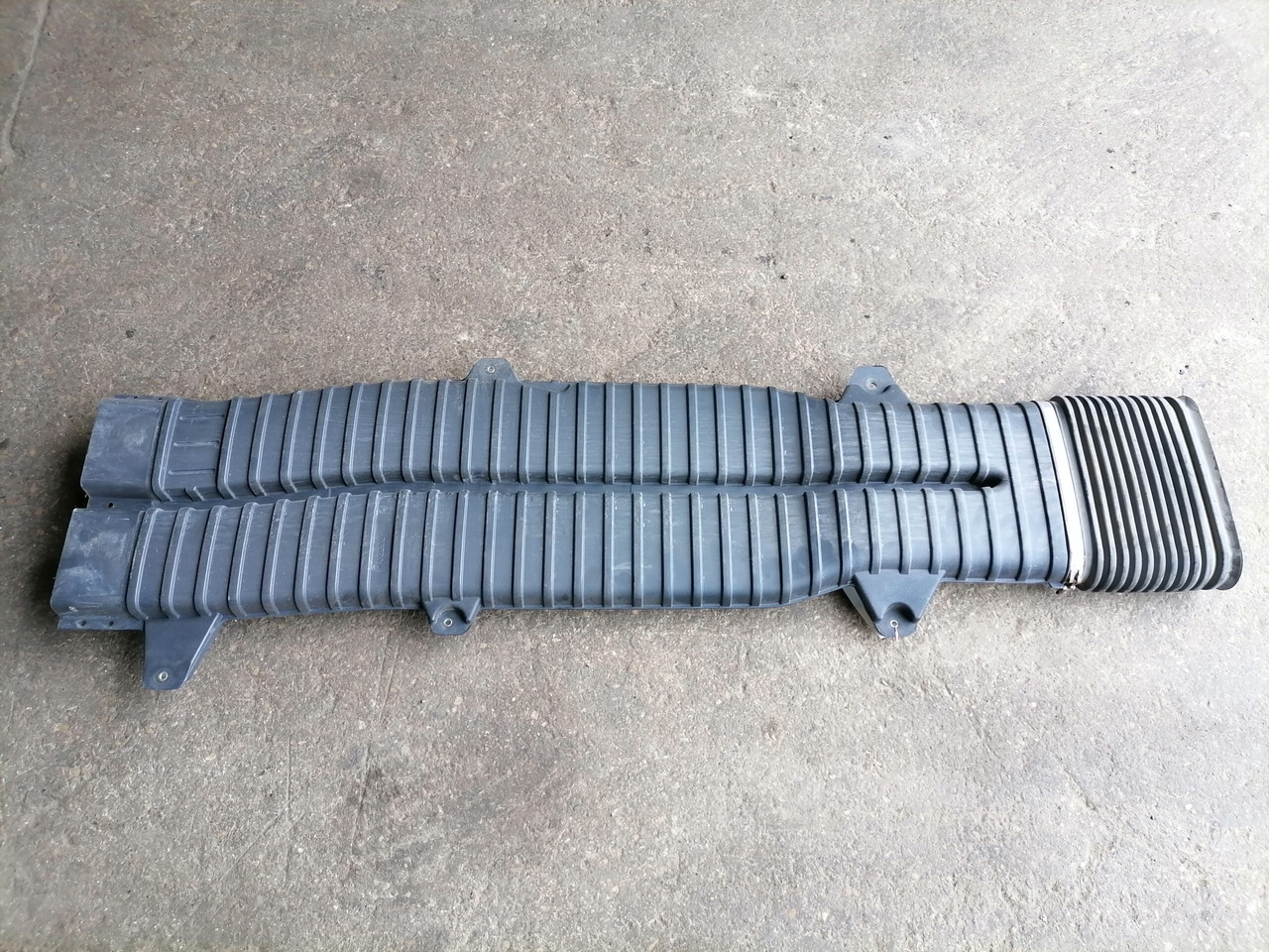 Volvo Air intake 21122123 - Sistem za usis vazduha za Kamion: slika 2 Volvo Air intake 21122123 - Sistem za usis vazduha za Kamion: slika 2