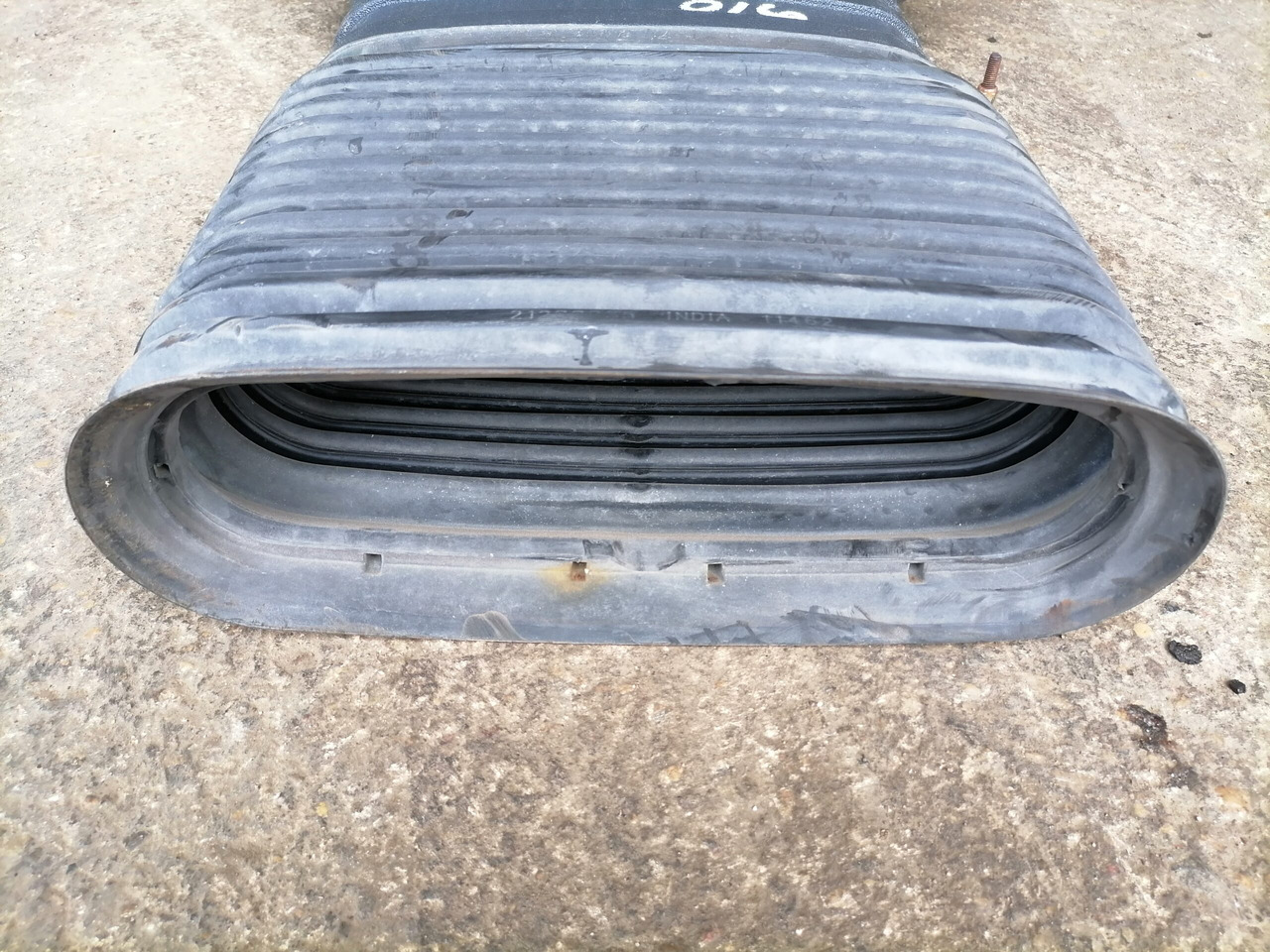 Volvo Air intake 21122123 - Sistem za usis vazduha za Kamion: slika 4 Volvo Air intake 21122123 - Sistem za usis vazduha za Kamion: slika 4