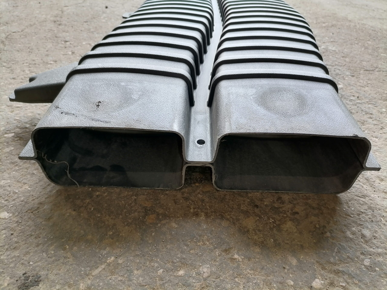 Volvo Air intake 21122123 - Sistem za usis vazduha za Kamion: slika 5 Volvo Air intake 21122123 - Sistem za usis vazduha za Kamion: slika 5