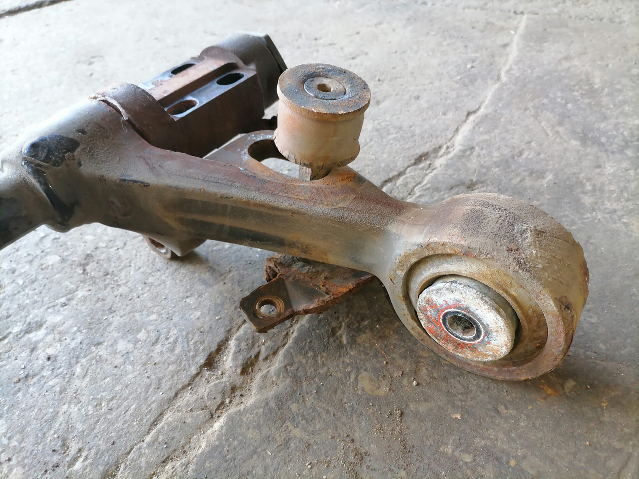 Volvo Anti-roll bar 3198853 - Oslanjanje kabine za Kamion: slika 4 Volvo Anti-roll bar 3198853 - Oslanjanje kabine za Kamion: slika 4