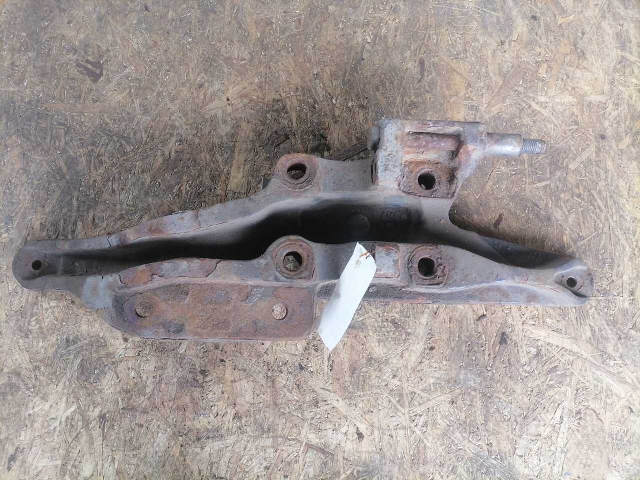 Volvo Bracket 20704073 - Osovina i delovi za Kamion: slika 2 Volvo Bracket 20704073 - Osovina i delovi za Kamion: slika 2