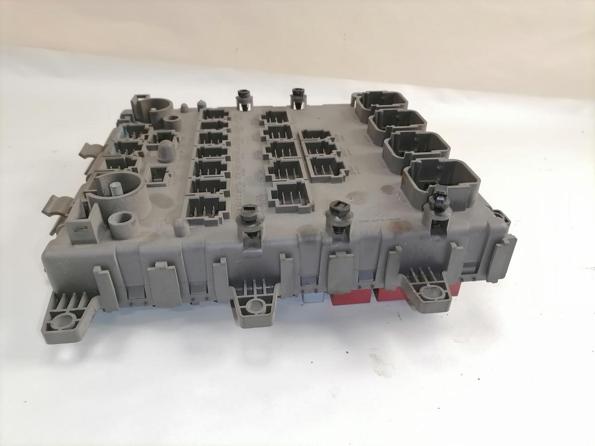 Volvo Central electric unit 5010590677 - Osigurač za Kamion: slika 3 Volvo Central electric unit 5010590677 - Osigurač za Kamion: slika 3